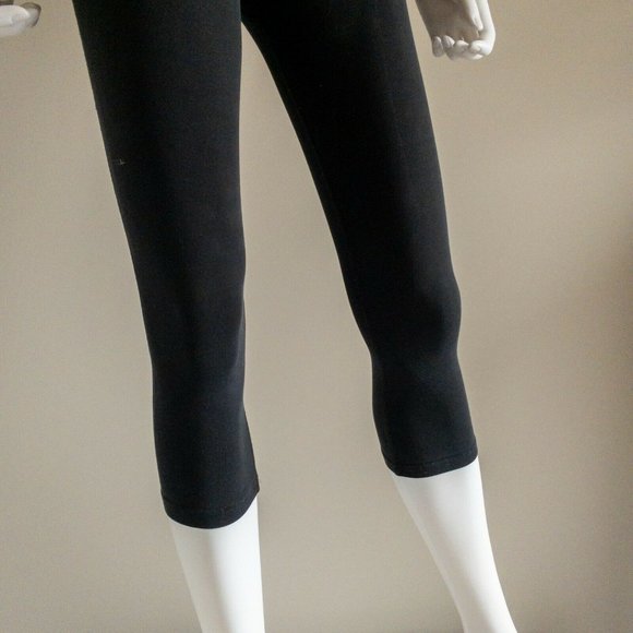 Nike Mini Swoosh Capri Cropped Leggings - Picture 8 of 9